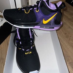 Lebron james witness v11 10.5 new in box 💯 authentic